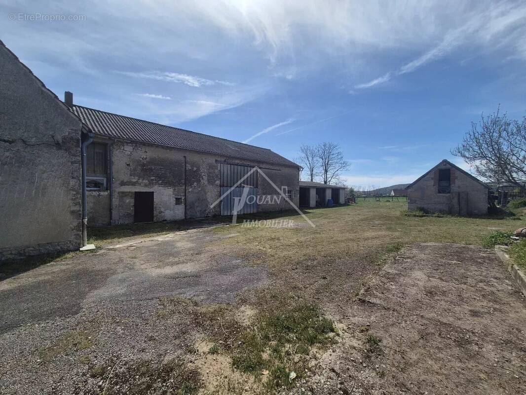 Commerce à SAINT-GERMAIN-DE-SALLES