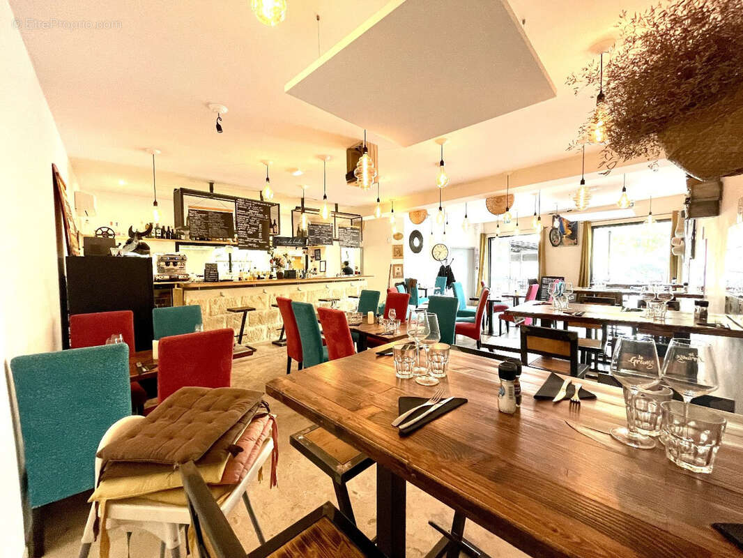 Commerce à AIGUES-VIVES