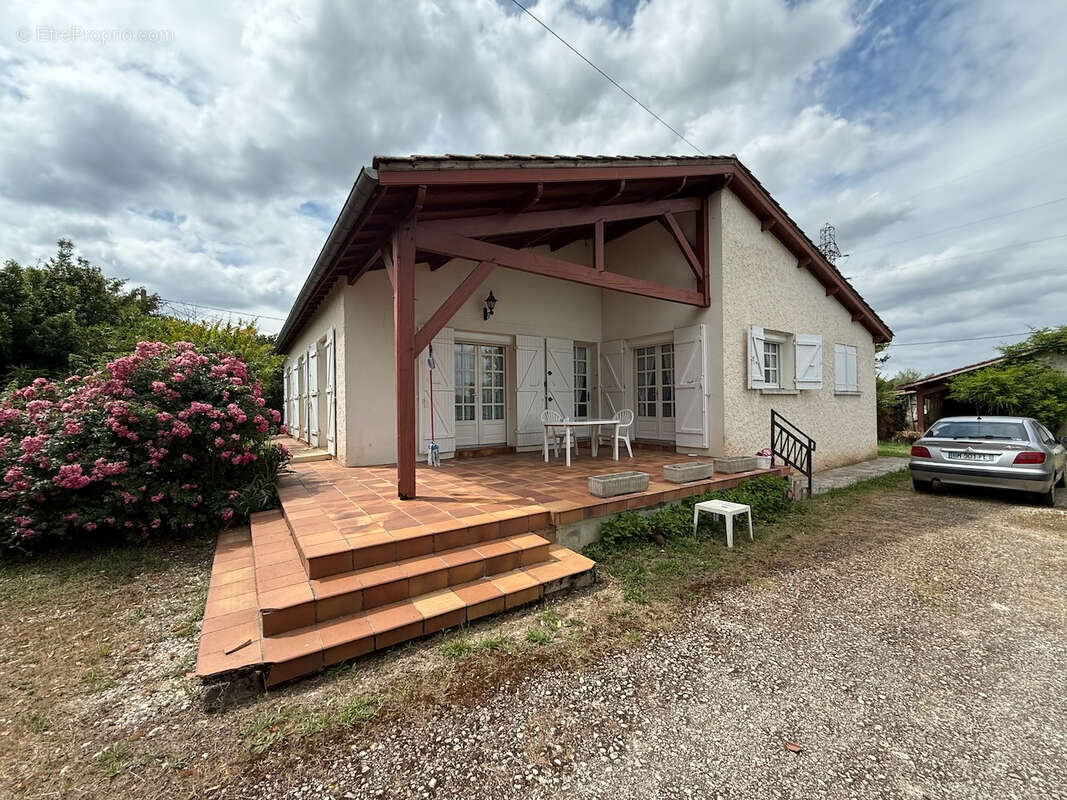 Maison à SAINT-ETIENNE-DE-FOUGERES