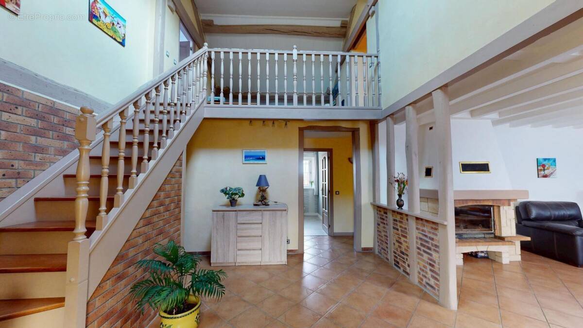 Maison à JOUY-LE-CHATEL