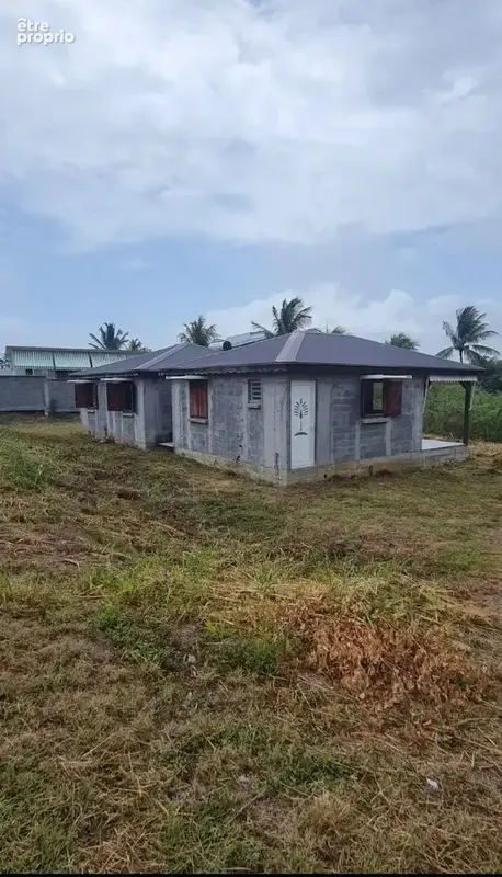 Maison inachevée de 92 m² à Le Moule sur un terrain de 900 m² - photo 3