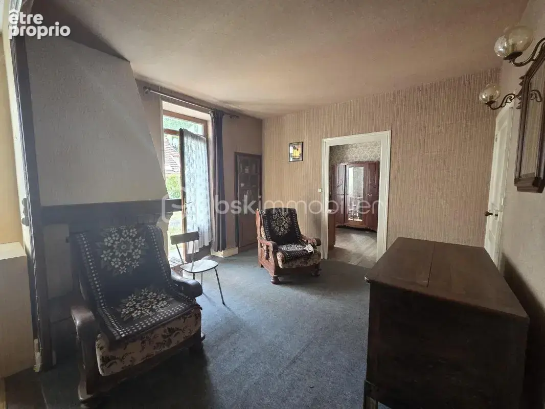 Maison à rénover avec potentiel, grand garage et jardin clos de 1200 m² - photo 5