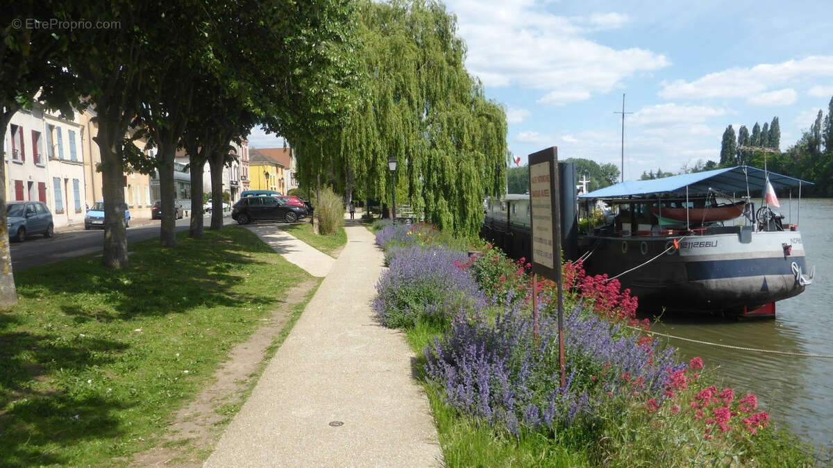 Commerce à CONFLANS-SAINTE-HONORINE