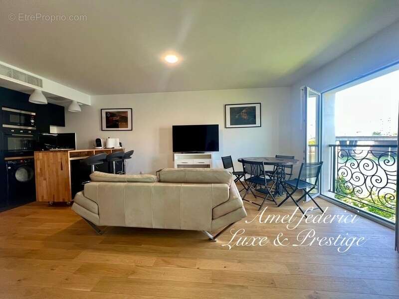 Appartement à NEUILLY-SUR-SEINE