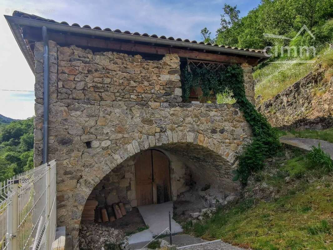 Mas sur 4hec avec rivière, jardin, piscine et dépendance à rénover - photo 21