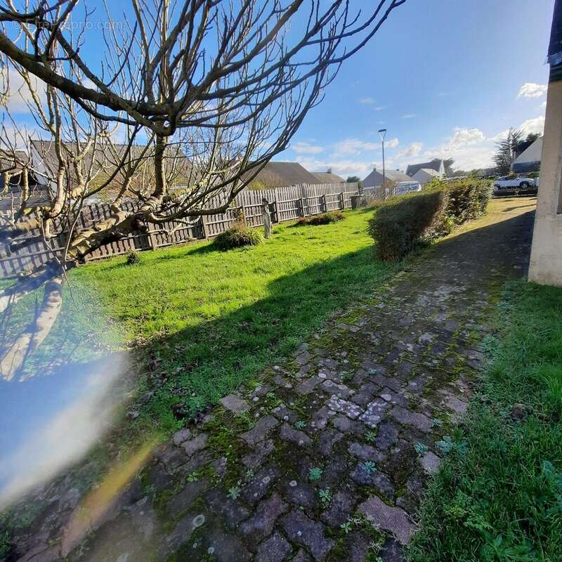 Maison à SAINT-ETIENNE-DE-MONTLUC