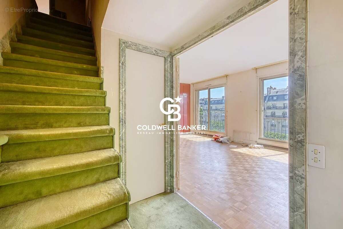 Appartement à PARIS-16E