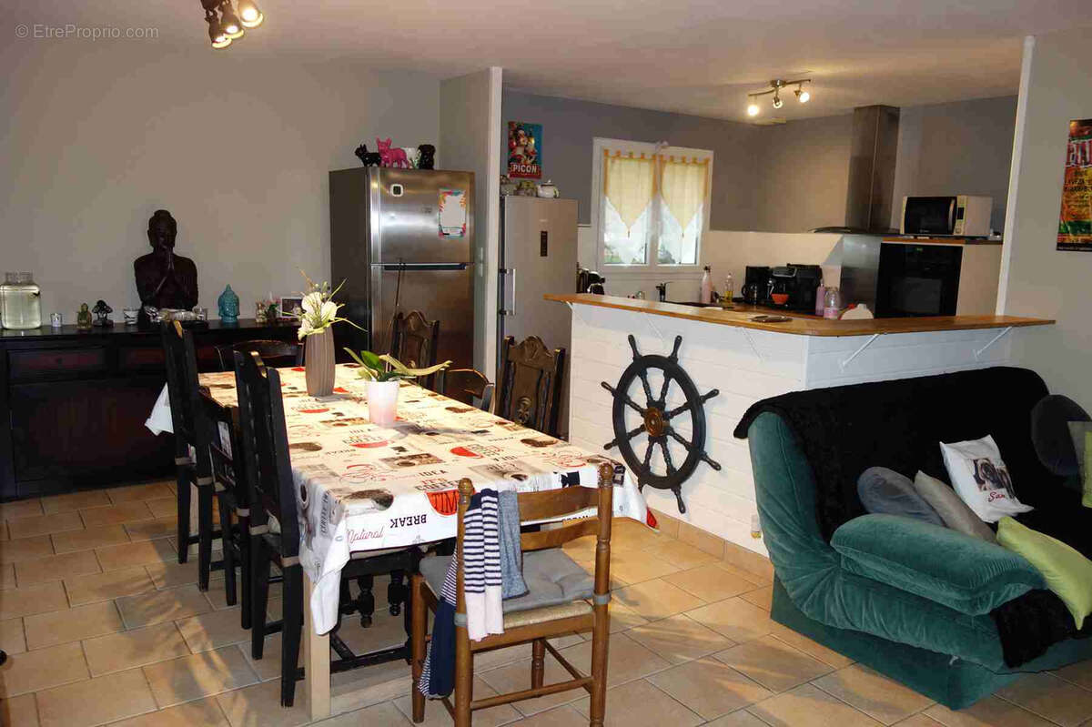 Maison à SAINT-YZAN-DE-SOUDIAC