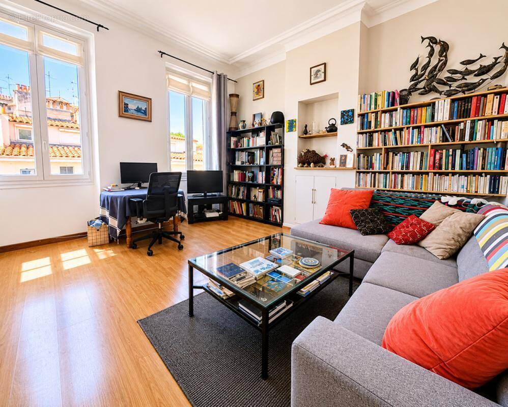 Appartement à MARSEILLE-1E