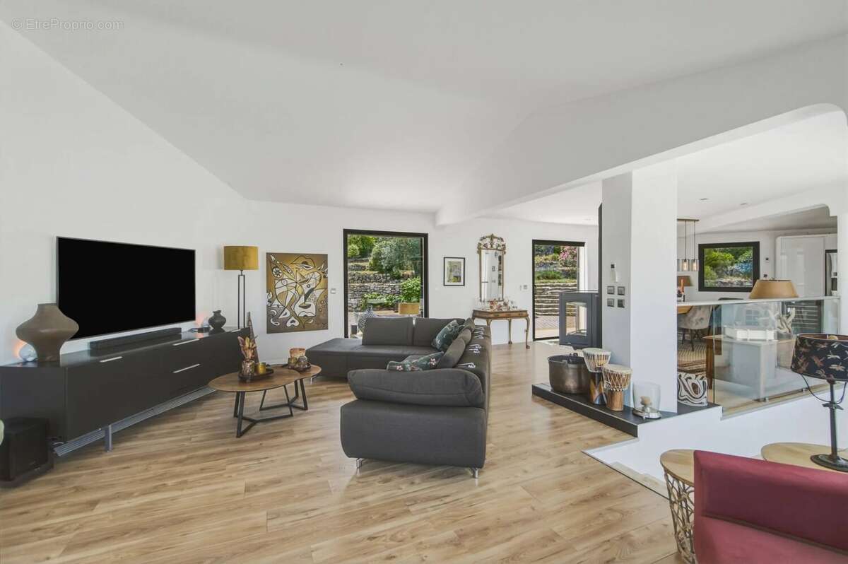 Villa d’exception à Tourrettes avec vue spectaculaire - photo 10