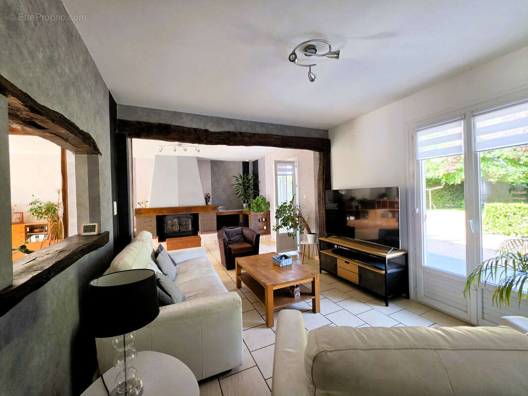 Maison à MEZERIAT
