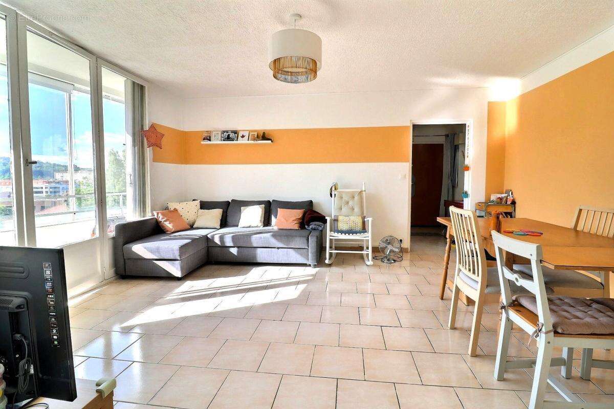 Chenôve, appartement T3 de 69 m², 2 chambres, loggia, cave et ascenseur - photo 2