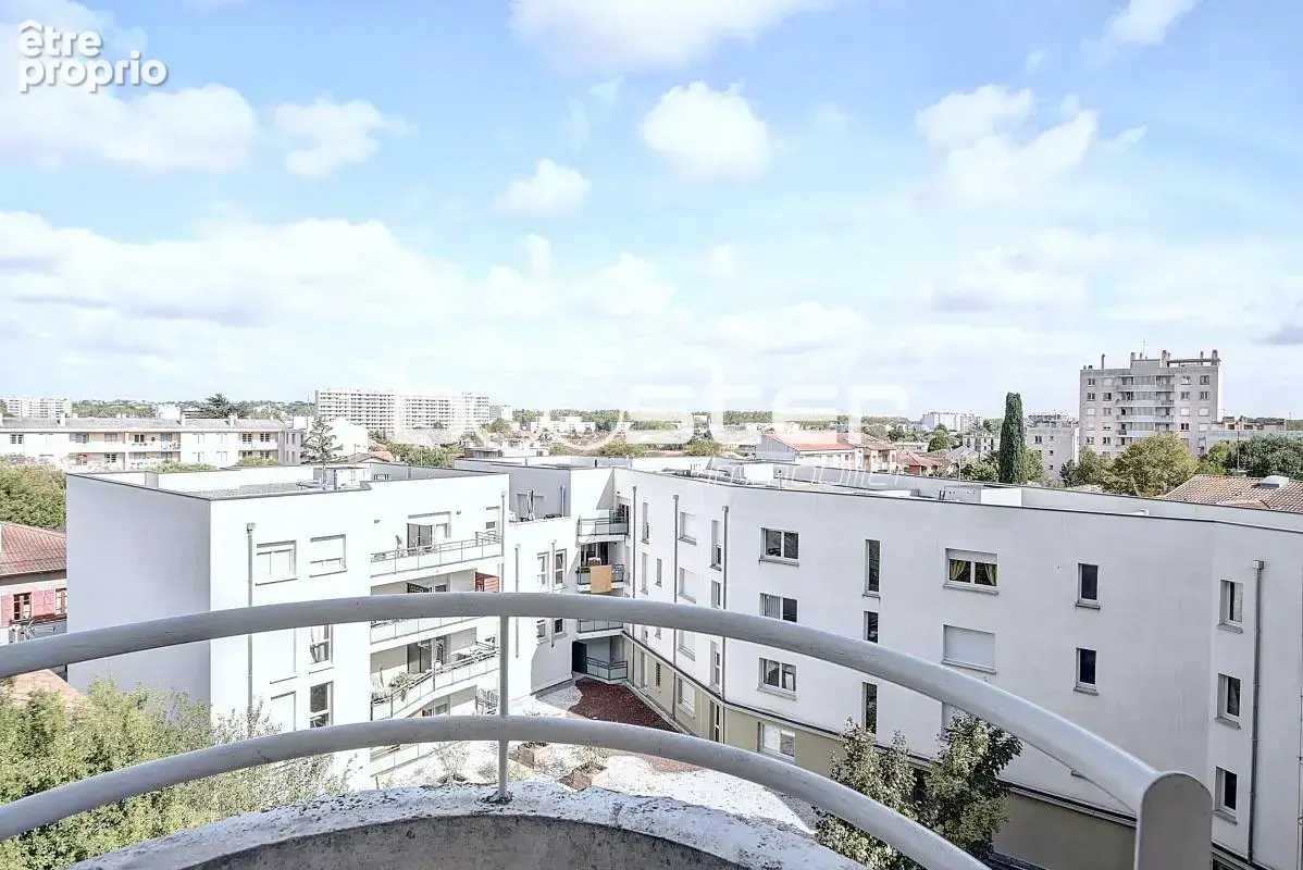 Cœur Saint-Agne - T1 Bis lumineux avec parking - photo 3