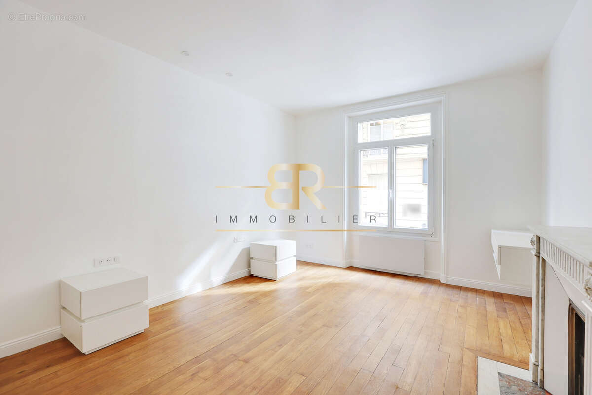 Appartement à PARIS-7E
