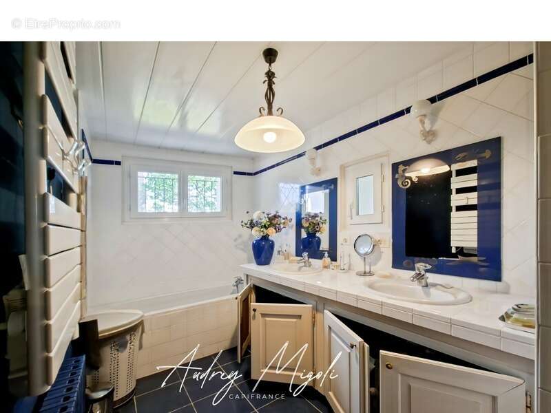 Propriété en pierre 8 pièces, 5 chambres, dépendances, piscine, terrain 7800m² - photo 12