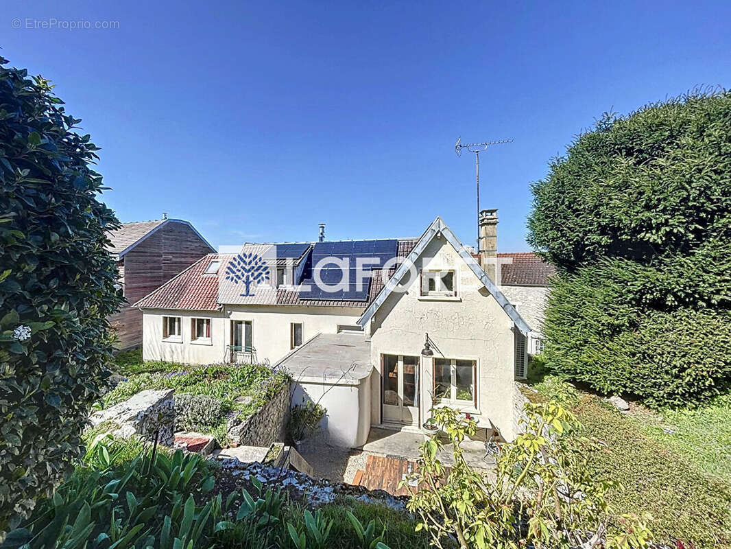 Maison à THIVERVAL-GRIGNON