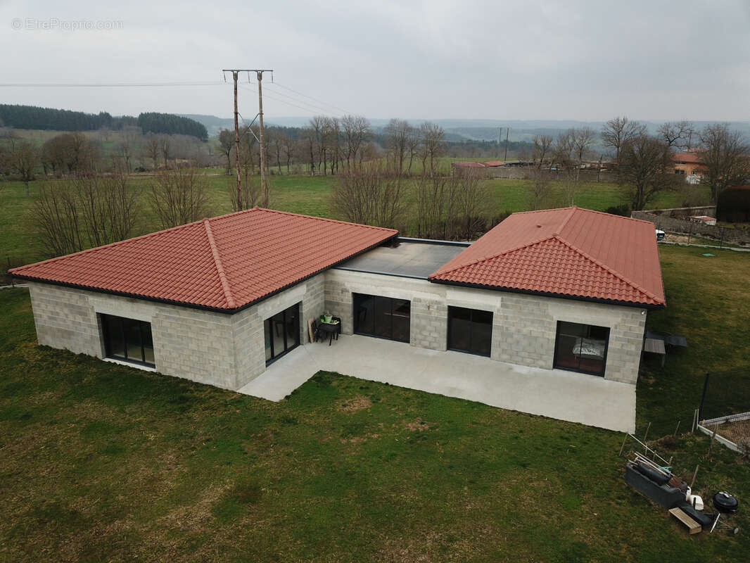 Maison à BELLEVUE-LA-MONTAGNE