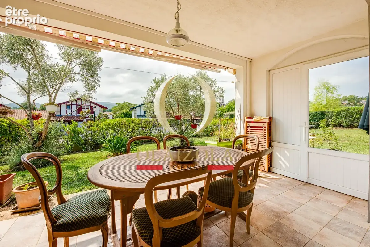 URRUGNE - Maison familiale avec jardin et garage, proche du bourg et des plages - photo 6
