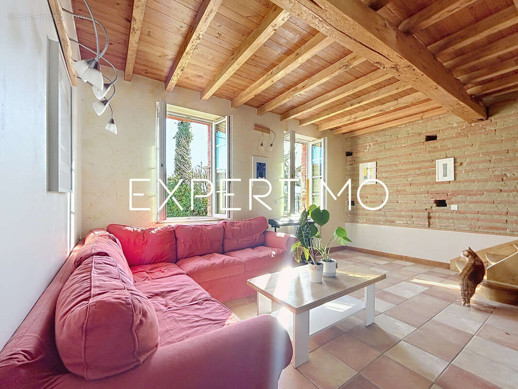 Maison à AYGUESVIVES