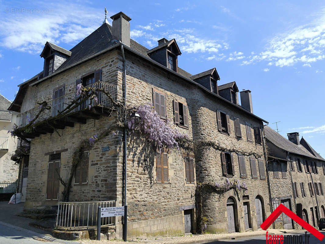 Maison à UZERCHE