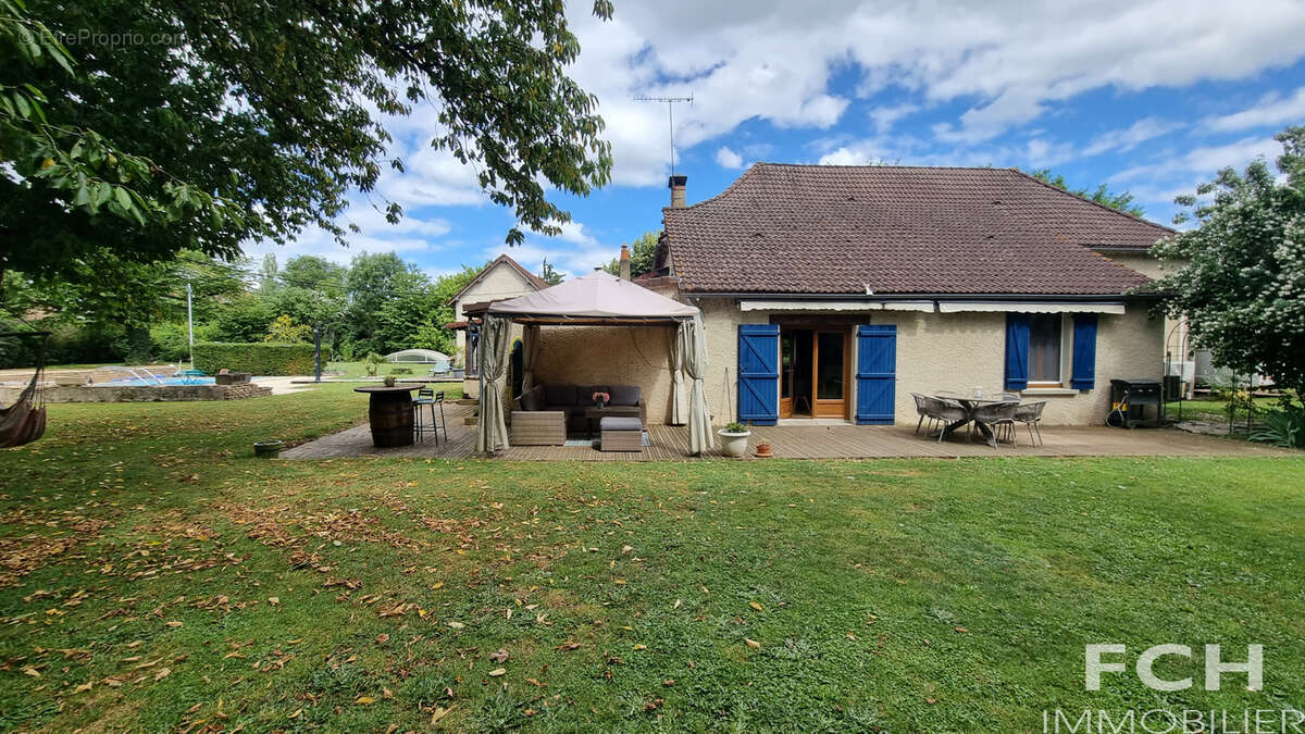 Propriété de charme avec dépendances et piscine - photo 18