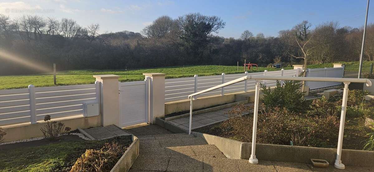 VUE - Maison à CALLAC