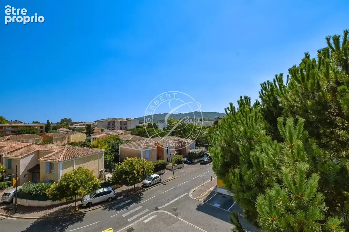 DRAGUIGNAN – Appartement T5 de 123 m² habitables avec véranda, ascenseur et parking privatif - photo 5