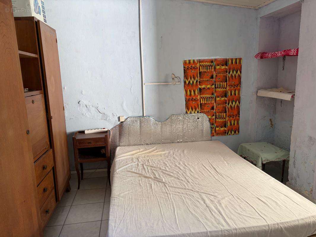 Les sables d'olonne (85100) rarissime adorable maison de pecheur a renover avec dependance et jardin - photo 9