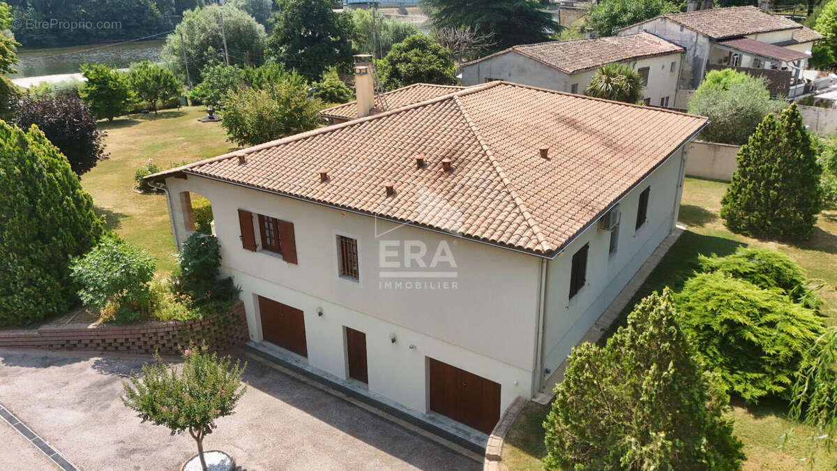 Rare sur le secteur : vaste maison avec deux parties habitations - photo 3