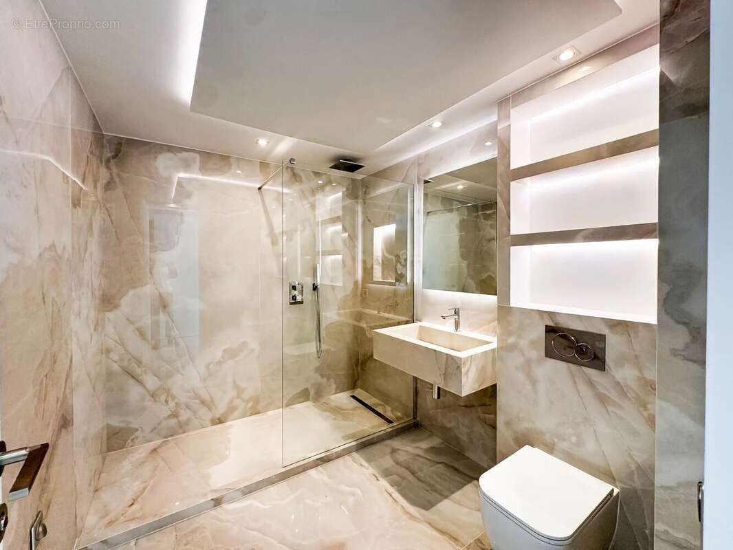 Appartement à ROQUEBRUNE-CAP-MARTIN