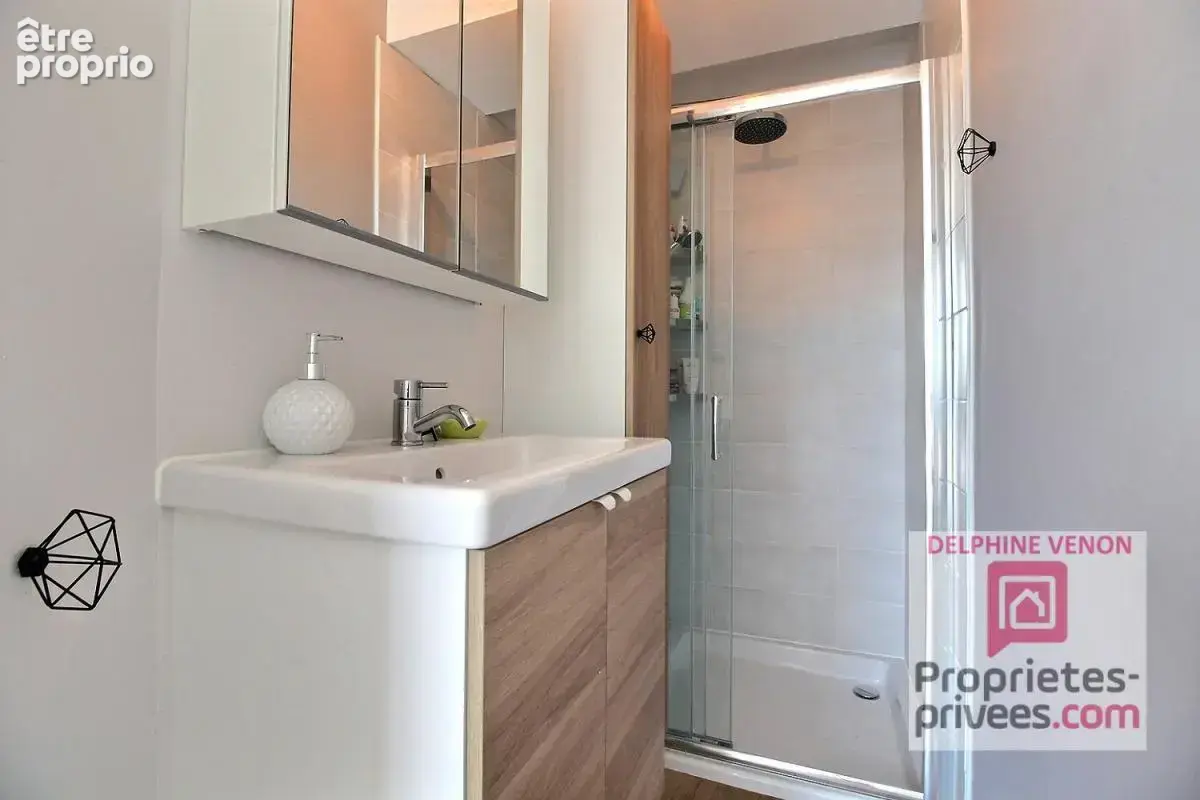 Exclusivité - Maison récente de 155 m² avec climatisation réversible sur un terrain de 1265 m² à Saint Martin d'Abbat - photo 8