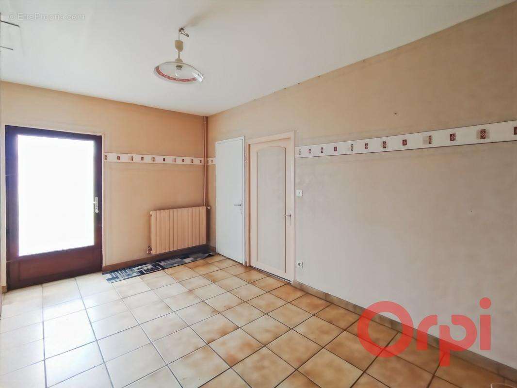 Maison à AINAY-LE-CHATEAU