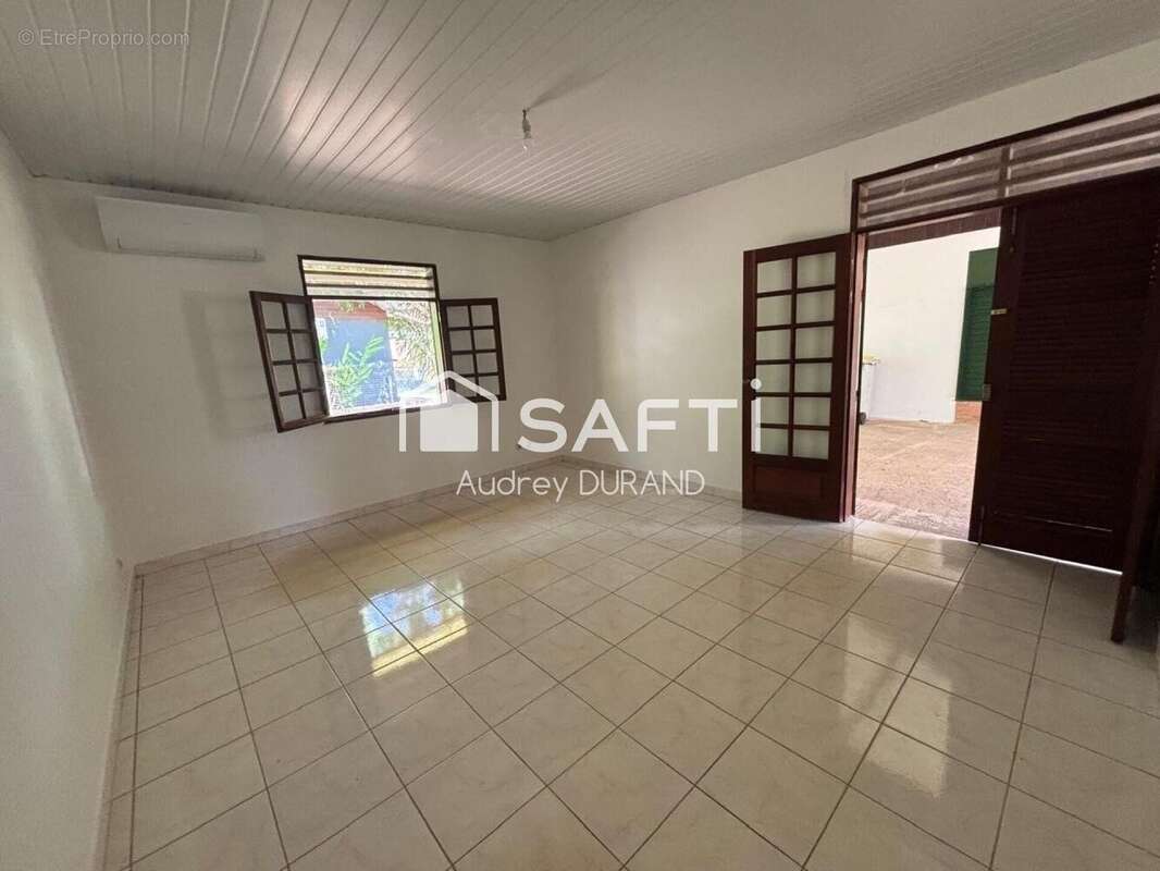 Photo 8 - Maison à REMIRE-MONTJOLY