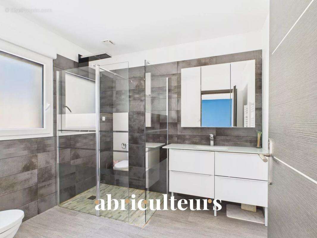 Maison à BAGNOLS-EN-FORET