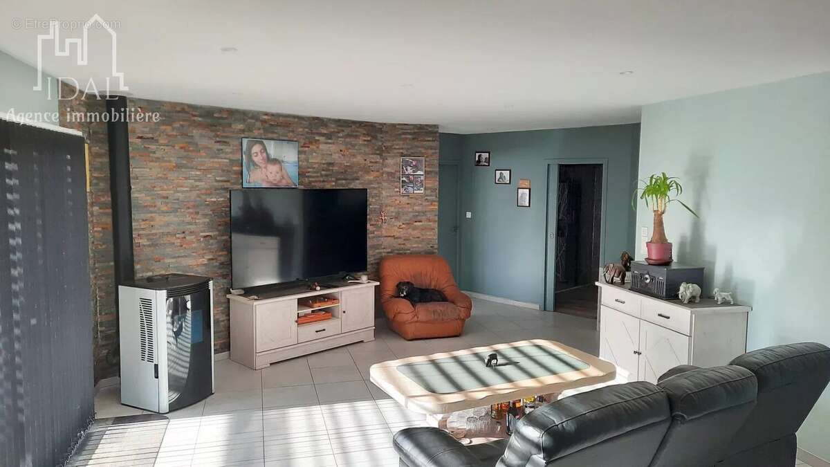 Maison à SAINT-LAURENT-D'OLT