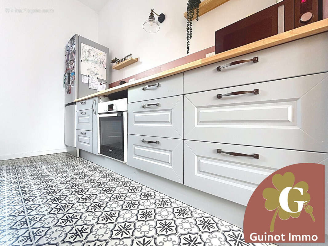 Cuisine aménagée et équipée - Maison à OURVILLE-EN-CAUX
