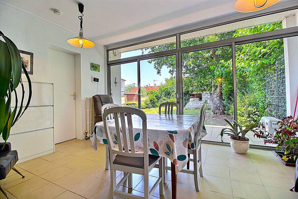 Maison à VILLENAVE-D'ORNON