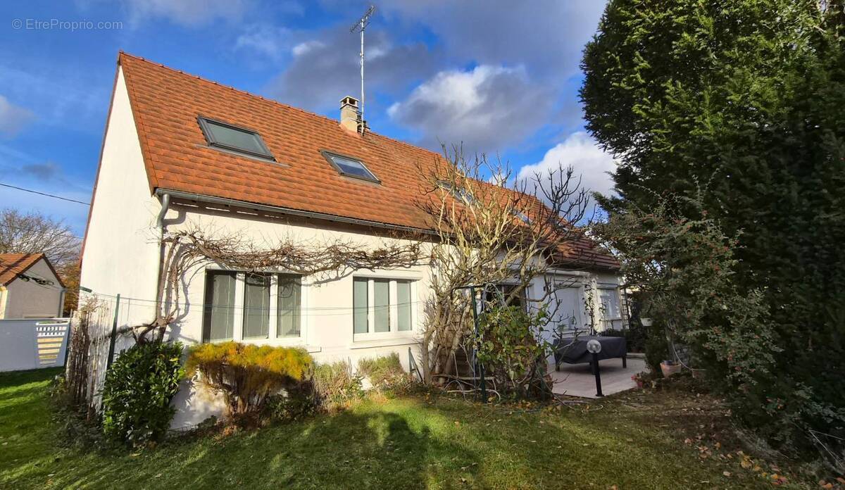 Maison à SAINT-GERMAIN-LES-ARPAJON