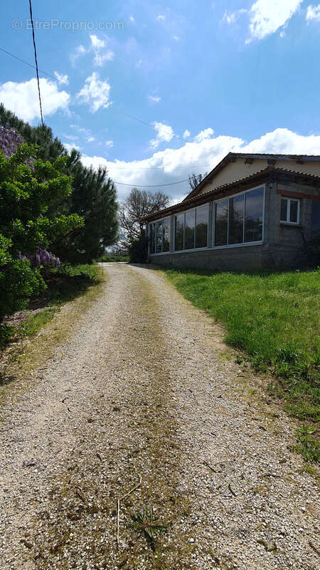Maison à NEGREPELISSE