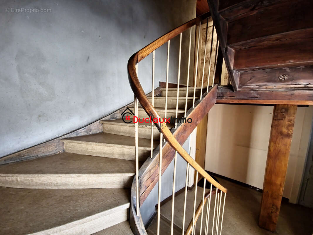 Appartement à VIC-SUR-CERE