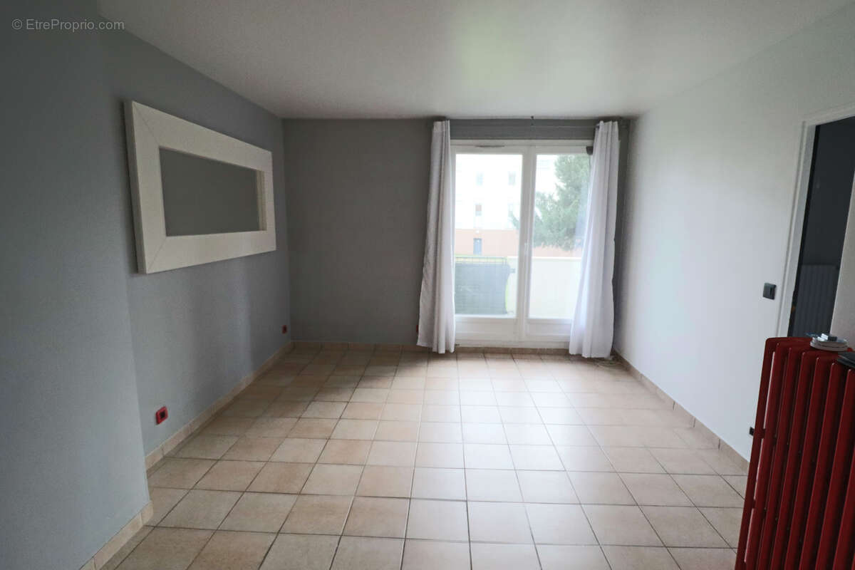 LE PECQ - Apt 2 pièces avec balcon et cave - photo 2