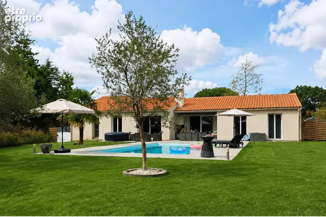 Maison de plain-pied rénovée avec piscine   5 chambres   terrain de 2 000 m2 - photo 10