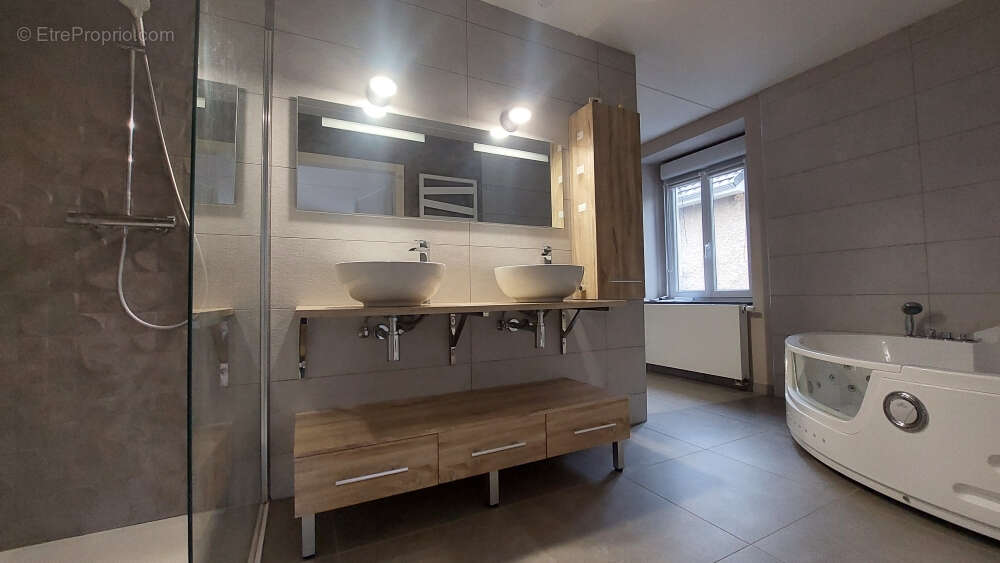 Maison à PONT-DE-ROIDE