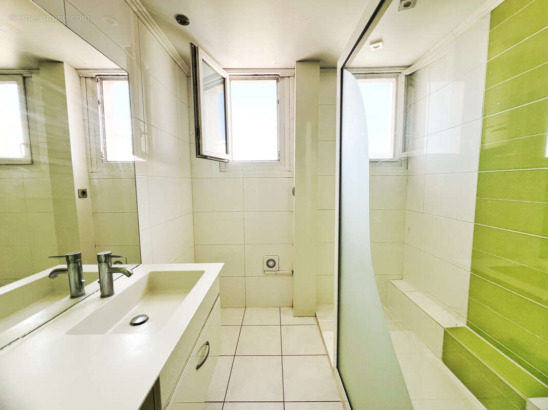 Appartement à PIERRE-BENITE
