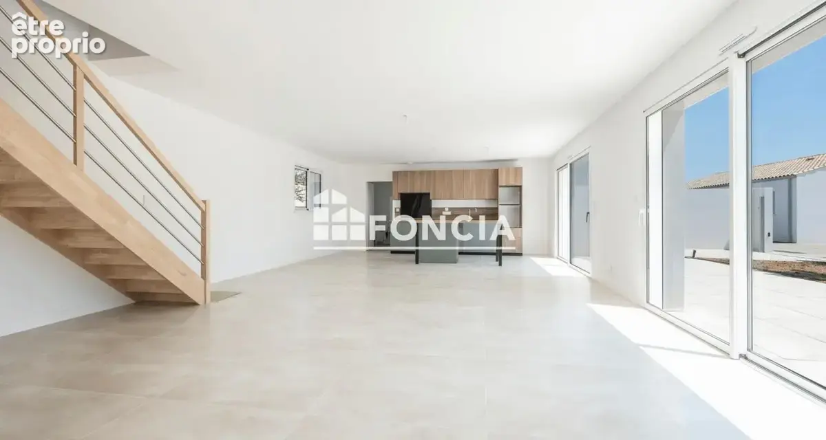 Centre bourg, écoles, commerces et services à proximité - photo 2