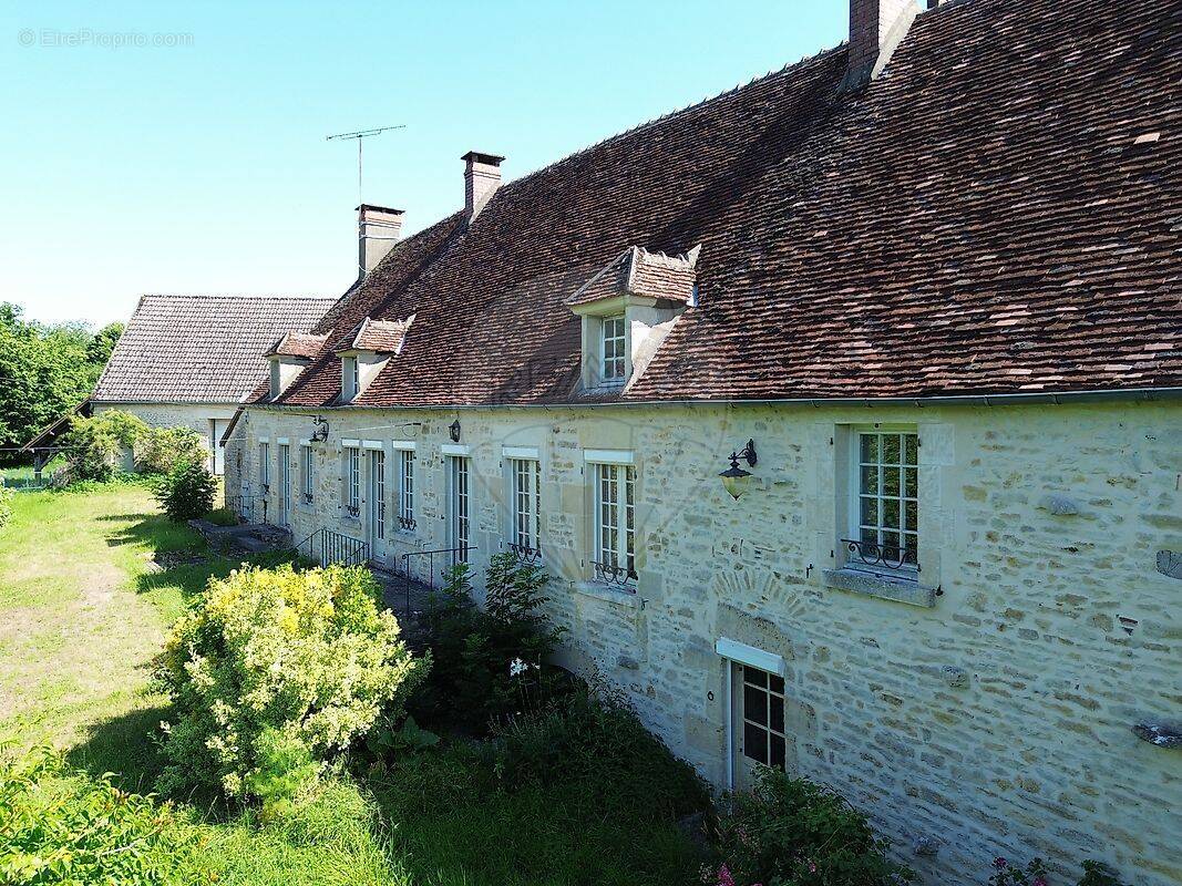 Maison à CORVOL-D'EMBERNARD