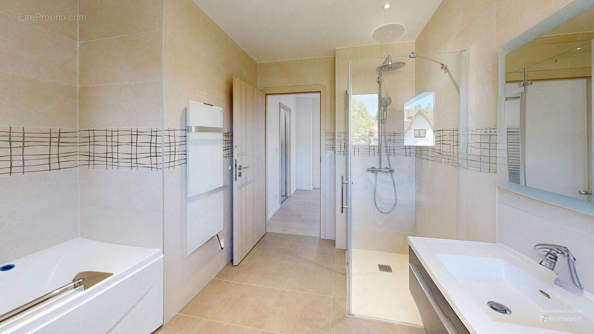 Maison à SERRE-LES-SAPINS