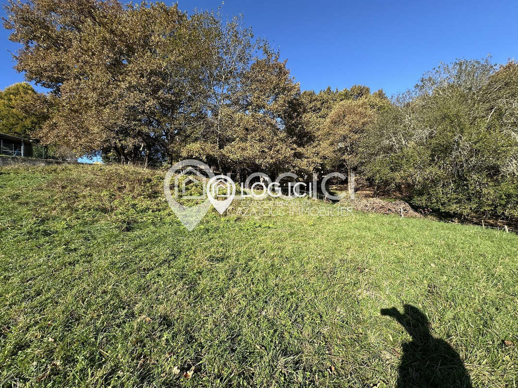 Terrain à NAY