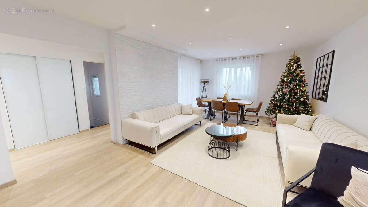 Maison à COULANGES-LES-NEVERS