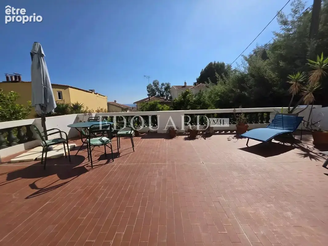 En exclusivité trois pièces à vendre avec splendide terrasse et agréable vue panoramique jusqu’à la mer - photo 2